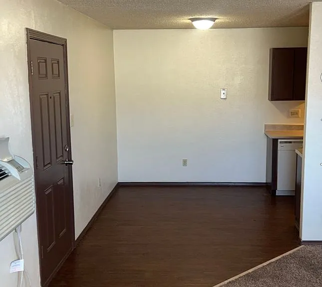 Avendale Pointe Apartments — Photo 36