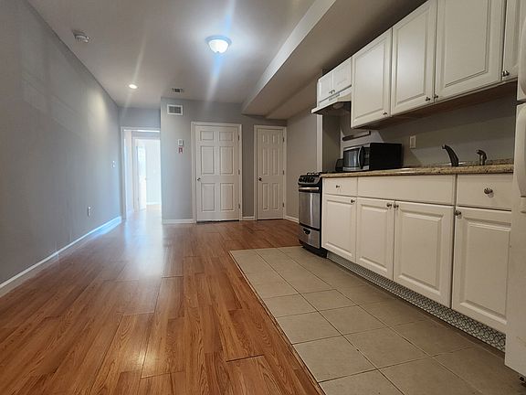 4th image of 49 Audrey Ave APT 3