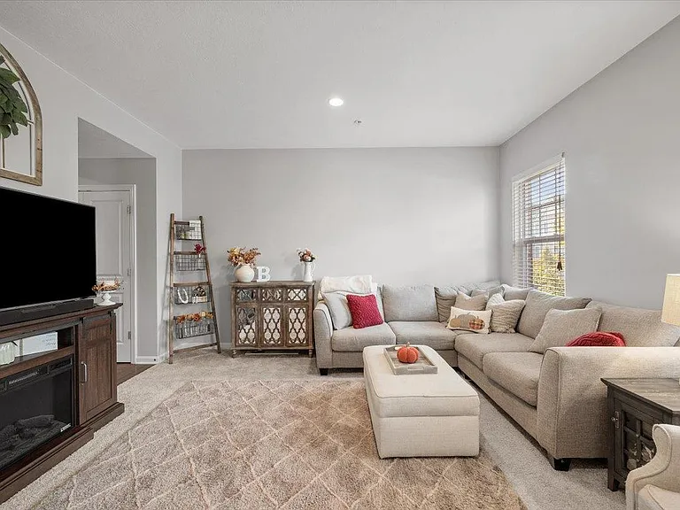 126 Watson Dr — Photo 10