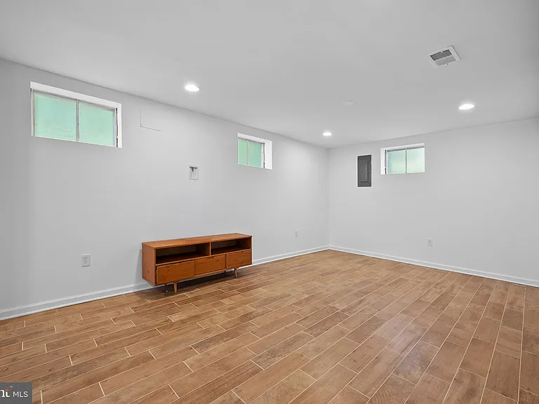 9110 Autoville Dr — Photo 30