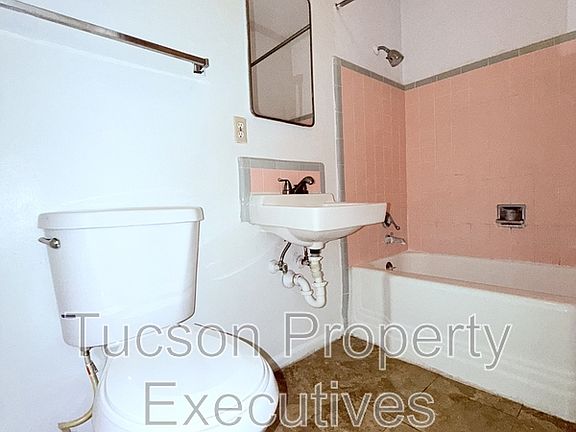 4th image of 802 N Alvernon Way APT C