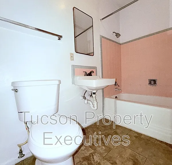 802 N Alvernon Way #C — Photo 4