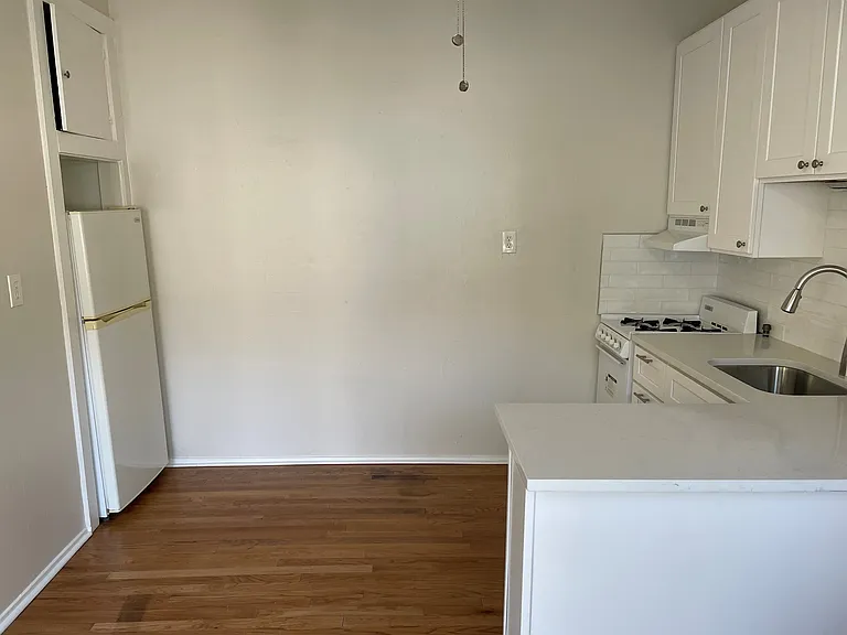 1564 Belmont Ave #2 — Photo 4