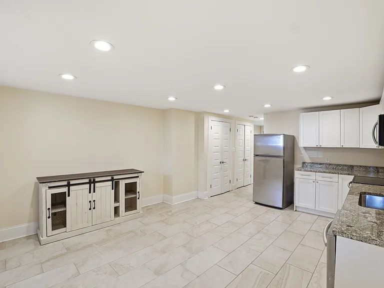 1004 11th St NE #B — Photo 4