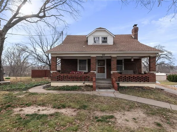 212 S Sterling Ave, Sugar Creek, MO 64054
