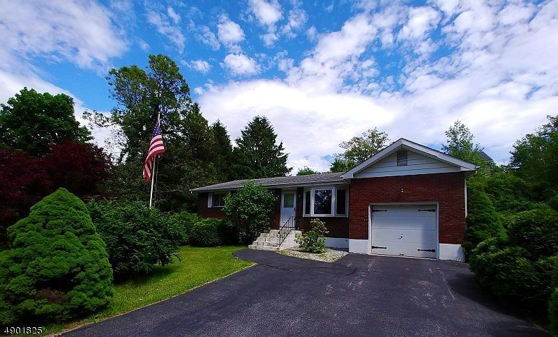 1st image of 14 Tanglewood Dr