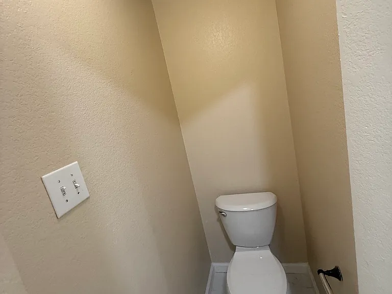 6609 Fairglen Dr — Photo 10