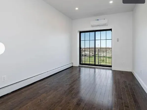 2115 Burr Ave, Bronx, NY