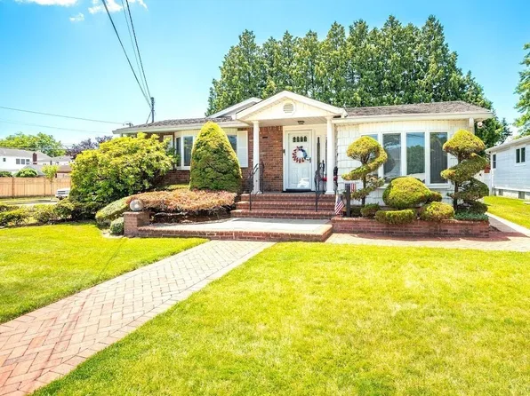 168 N Beech Street, Massapequa, NY 11758