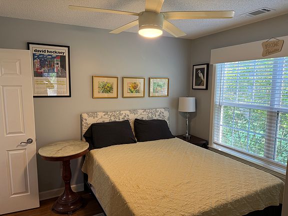 3rd image of 20 Parrot Creek Dr