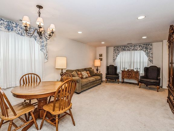 2nd image of 75 Morley Cir #75