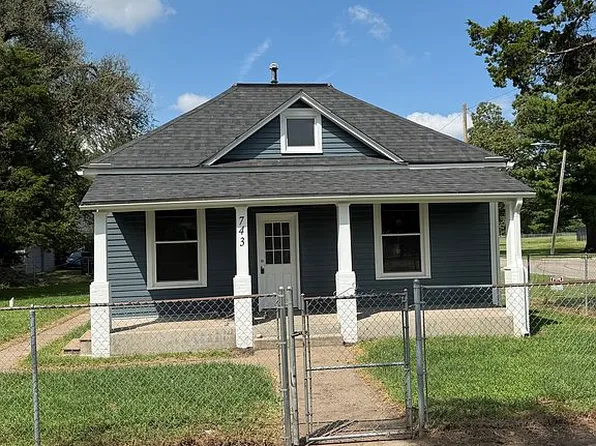 743 NE Sumner St, Topeka, KS 66616