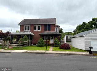 100 Walnut St, Green Lane, PA 18054