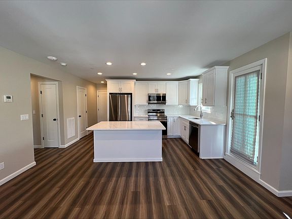 3rd image of 269 Bayville Ave #1