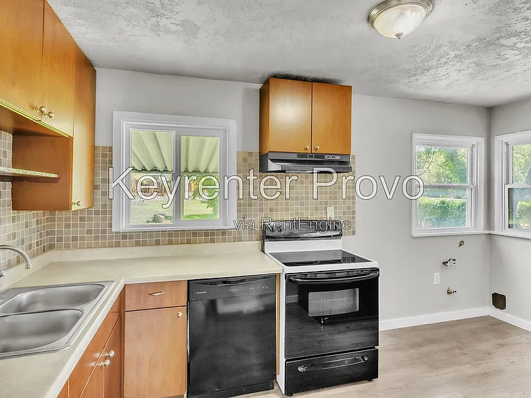 1304 E 520 South St — Photo 11