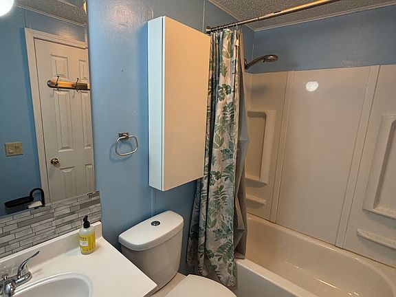 5th image of 414 Main St W