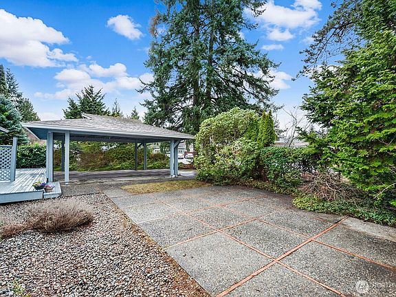 3rd image of 9029 Eastview Avenue
