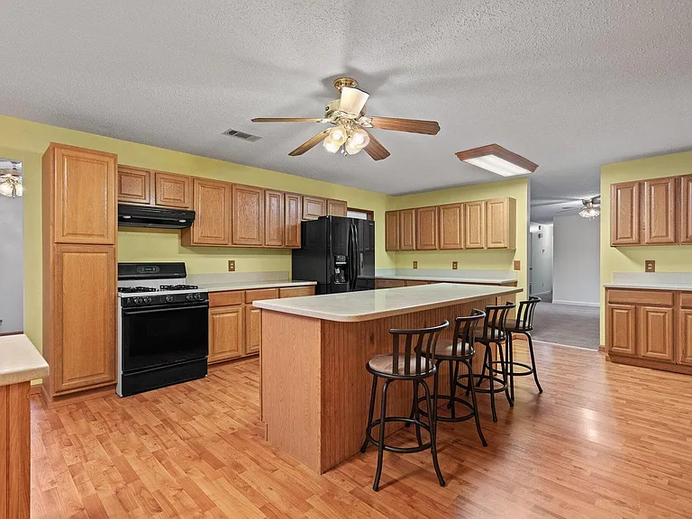122 Beach Dr — Photo 15