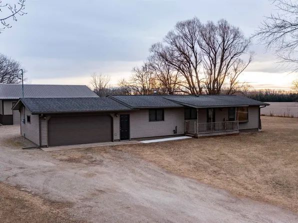 N2712 Harrington Rd, Waupaca, WI 54981