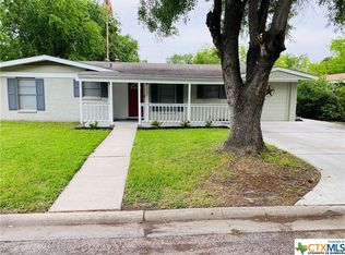 2403 E Rosebud Ave, Victoria, TX 77901