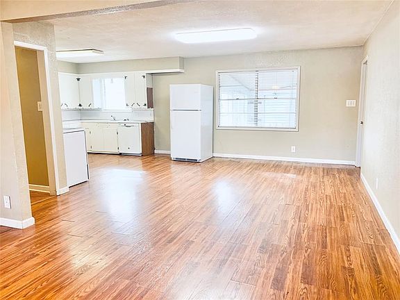 2nd image of 306 W Wrights Ave