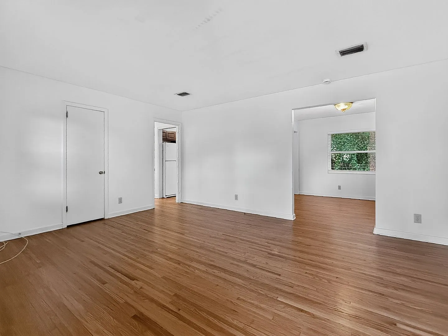 Beautiful Move-In Ready Home with Bonus Room! — Photo 2