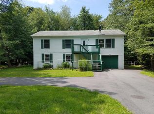 2157 Vacation Ln, Pocono Summit, PA