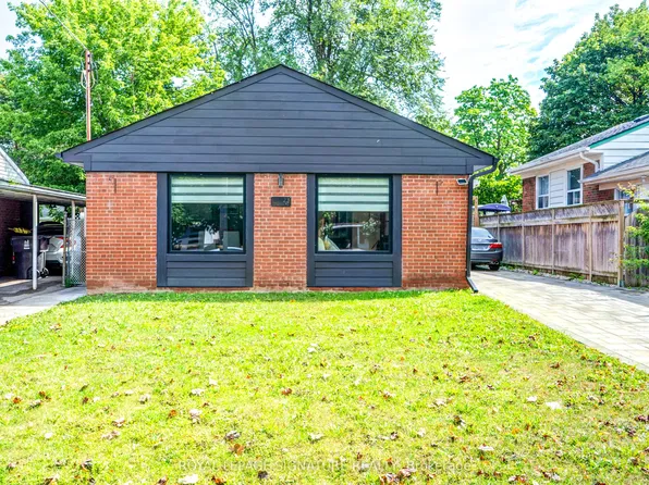 23 Denham Rd, Toronto, ON M1P 1W5