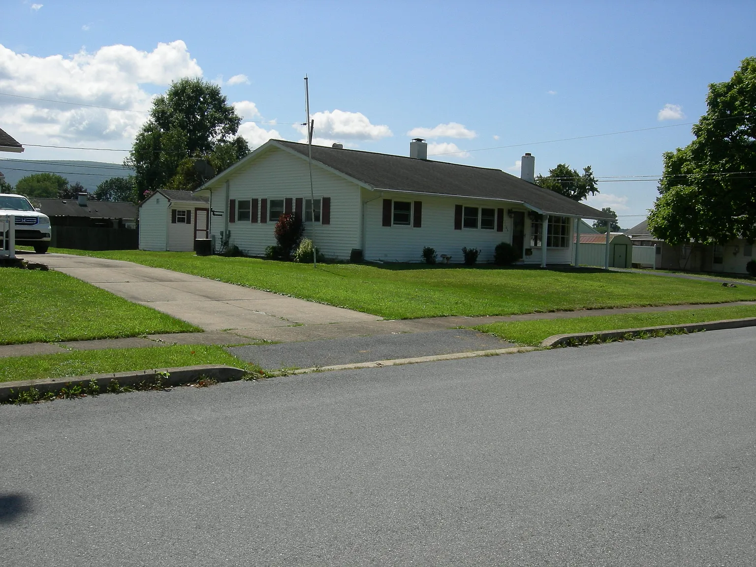 3 bed, 1.5 bath, 1120 sqft, $1,600 — Photo 1