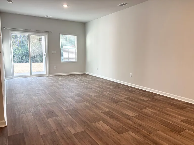 1033 Arborwood Dr SW — Photo 7