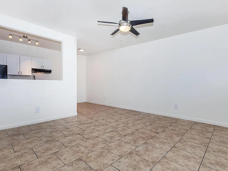 1 bed 1 bath [large]