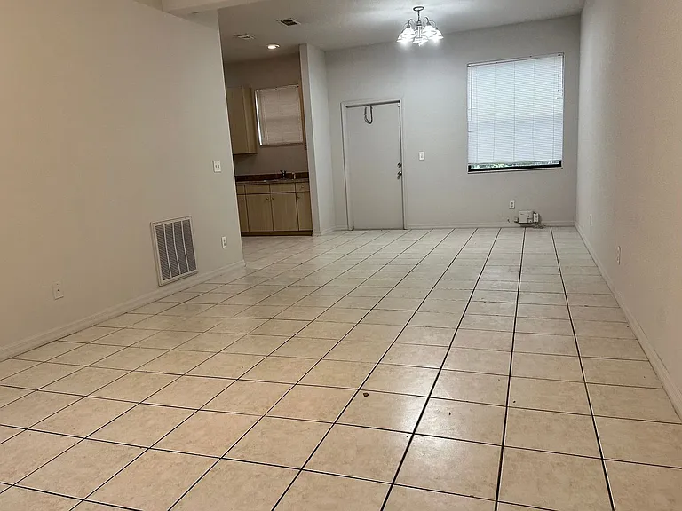 3619 W Reynolds St #1 — Photo 4