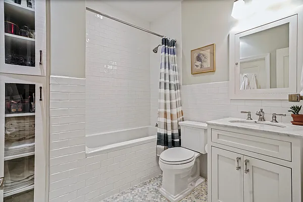 Sold by Avenue Sotheby's International Realty | media 9