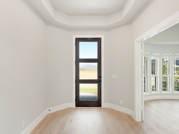 5th image of 1011 Stonehaven Dr