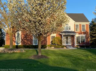 4199 Oak Tree Cir, Rochester, MI 48306