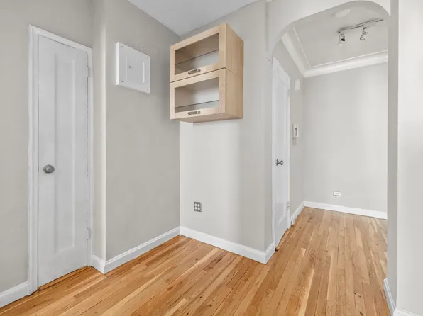 300 West 53rd Street image 13 of 13