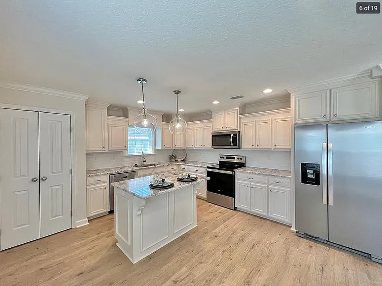 3965 Landings Cir — Photo 16