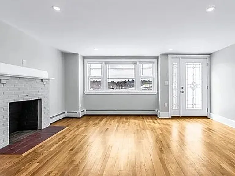 212 Cambridge Rd — Photo 6