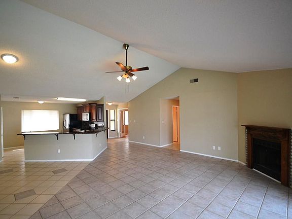 4th image of 1562 Pinehurst Dr