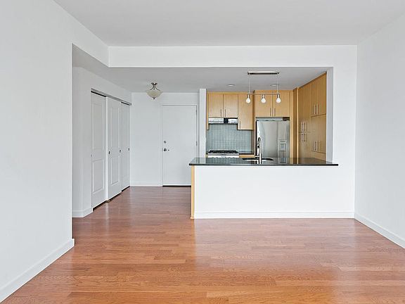3rd image of 5-49 Borden Ave #5D
