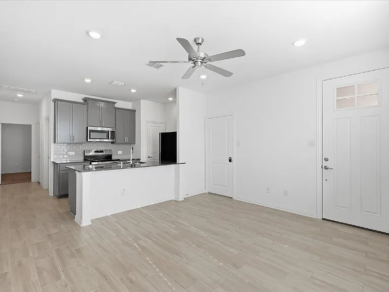 8316 Catalpa Ln — Photo 10