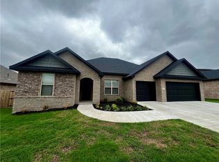 301 Doral Dr, Cave Springs, AR 72718