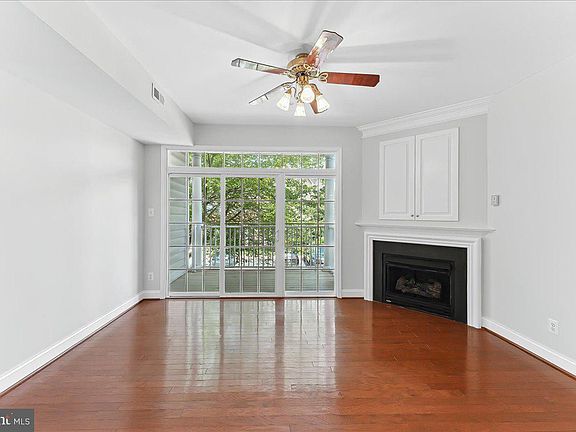 5th image of 209 Victoria Gardens Dr