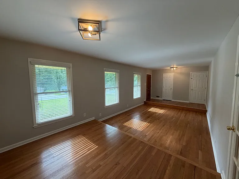 412 Fielding Ln SW — Photo 8