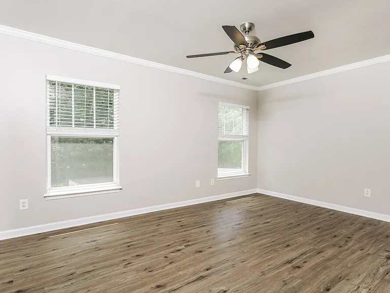 1650 Southcross St — Photo 12