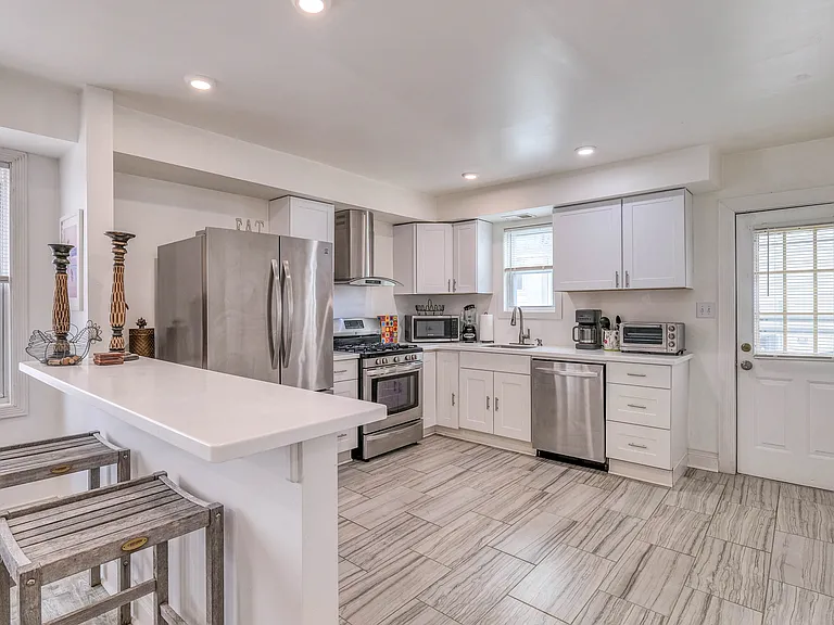 14 N Vassar Sq — Photo 12