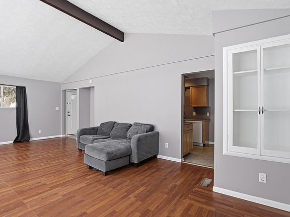 5th image of 705 Ives Ave