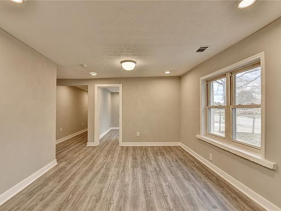 4th image of 574 Glendale Rd