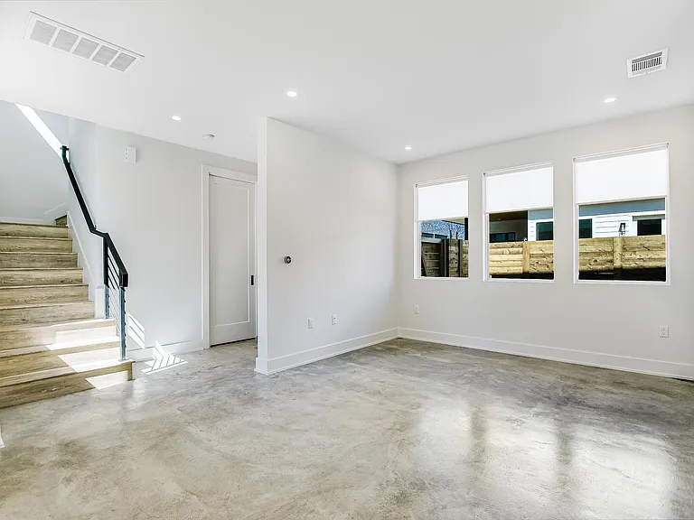 1701 W Saint Johns Ave — Photo 4