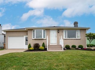 48 Castlewood Dr, Cheektowaga, NY 14227